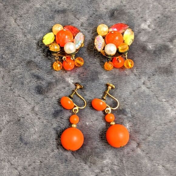 Vintage 1950's Bright Orange Rhinestone & Acrylic Clip Earrings (2) pairs - Picture 7 of 12